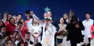 PT oficializa candidatura de Lula à Presidência