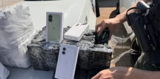 RECEITA FEDERAL APREENDE CERCA DE 800 CELULARES AVALIADOS EM R$ 4 MILHÕES EM CÉU AZUL
