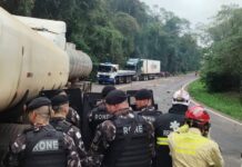 Saque de carga termina em confronto, pedradas, tiros e grande aparato policial em rodovia do interior do Paraná