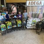 UMA TONELADA DE AMOR: COMUNIDADE DOBRA DOAÇÕES E ALIMENTA ANIMAIS CARENTES