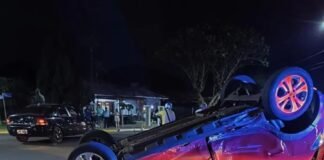 Veículo capota após colisão entre dois veículos em Marechal Rondon
