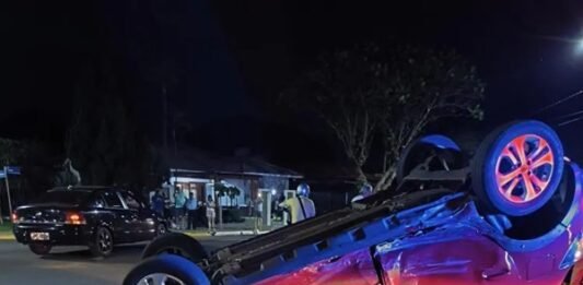 Veículo capota após colisão entre dois veículos em Marechal Rondon