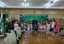 Alunos da Osvaldo Cruz apresentam prêmios recebidos em feira de ciências