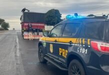 Bitrem fica sem combustível e polícia descobre carga de cigarros na BR-163, que azar!