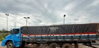 CAMINHÃO COM 20 MIL PACOTES DE CIGARROS É ABANDONADO DURANTE FUGA EM MERCEDES