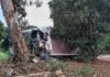 CARRETA SAI DA PISTA E BATE VIOLENTAMENTE CONTRA ÁRVORE NA PR-182 EM PALOTINA