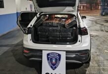 Carro carregado com quase 400 kg de drogas bate em poste durante fuga em Guaíra