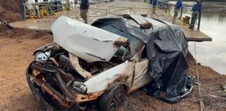 Carro que caiu no Rio Piquiri é retirado e morte de jovem é confirmada em Terra Roxa