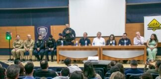 Estudantes recebem certificados de concurso de desenho do EducaTrânsito
