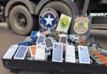 Fundo falso de caminhão escondia carga de celulares avaliada em R$ 1,5 milhão em rodovia da região