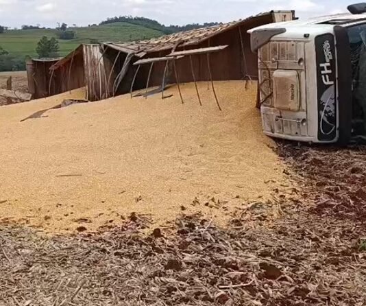 Motorista fica ferido em acidente com carreta entre Novo Sarandi e Vila Ipiranga