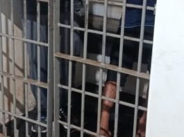 PM recupera motocicleta furtada escondida sob pano e prende dois homens na Vila Operária