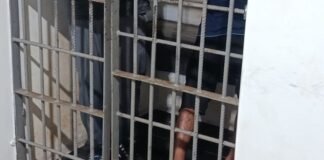 PM recupera motocicleta furtada escondida sob pano e prende dois homens na Vila Operária