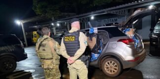 PRF e PM apreendem 15 mil maços de cigarros contrabandeados e recuperam carro clonado em Toledo