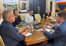 Reunião demonstra projeto para implantação de novos colégios estaduais