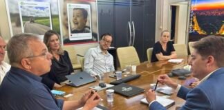 Reunião demonstra projeto para implantação de novos colégios estaduais