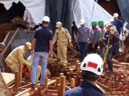 Trabalhadores são resgatados depois de serem soterrados em construção de prédio no Paraná