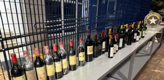 Receita Federal apreende vinhos raros estimados em meio milhão sem documentação adequada no Paraná