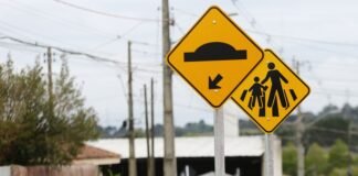 Detran-PR entrega 33,3 mil novas placas de trânsito a 167 municípios