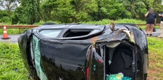 Capotamento na BR-163 deixa três pessoas gravemente feridas entre Toledo e Marechal Rondon