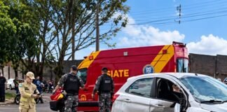 Homem de 33 anos morre em acidente entre duas motos e carro em Foz do Iguaçu