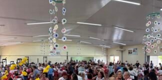 Baile da Primavera reúne idosos no Certi da Vila Pioneiro