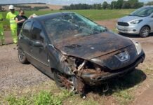 CARRO CAPOTA E PARA NA PISTA CONTRÁRIA NA BR-163 EM SEDE ALVORADA