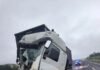 Colisão entre duas carretas deixa motorista ferido entre Marechal Rondon e Toledo