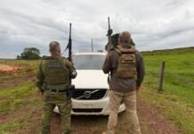 Comboio com cigarros contrabandeados foge da Polícia e três veículos são apreendidos no Paraná