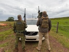 Comboio com cigarros contrabandeados foge da Polícia e três veículos são apreendidos no Paraná