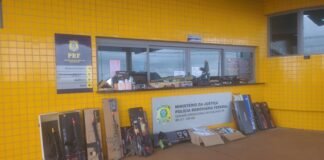 DE ARMAS E MUNIÇÕES A EMAGRECEDORES ILEGAIS PRF ENCONTRA CARGA IRREGULAR EM CARRO NA BR-277