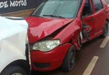 Dois homens ficam feridos após Hilux atingir Palio e veículo estacionado em Toledo