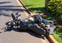 MOTOCICLISTA FICA FERIDO APÓS COLISÃO COM CARRO DURANTE MANOBRA DE RETORNO EM TOLEDO
