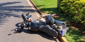 MOTOCICLISTA FICA FERIDO APÓS COLISÃO COM CARRO DURANTE MANOBRA DE RETORNO EM TOLEDO