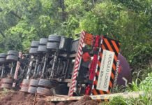 Motorista morre em acidente entre carro e bitrem carregado com álcool na BR-369, em Juranda