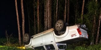CAPOTAMENTO MOBILIZA SAMU E SIATE E DEIXA TRÊS PESSOAS FERIDAS EM UMUARAMA