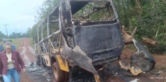 Prefeitura acompanha incêndio em ônibus terceirizado do transporte escolar