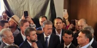 Dilceu Sperafico retorna à Brasília e declara apoio a Flávio Bolsonaro para presidente