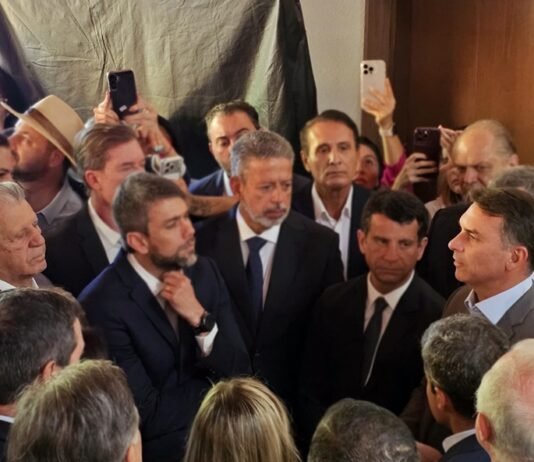 Dilceu Sperafico retorna à Brasília e declara apoio a Flávio Bolsonaro para presidente