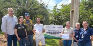 Toledo entrega primeira placa de propriedades livres de brucelose e tuberculose