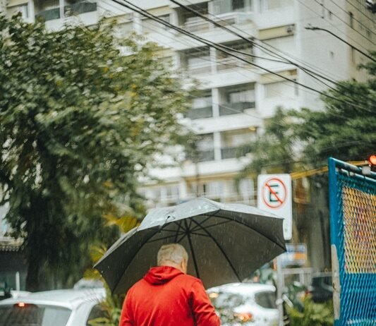 Temperaturas sobem no Interior e chuva fica mais intensa no Paraná no feriado